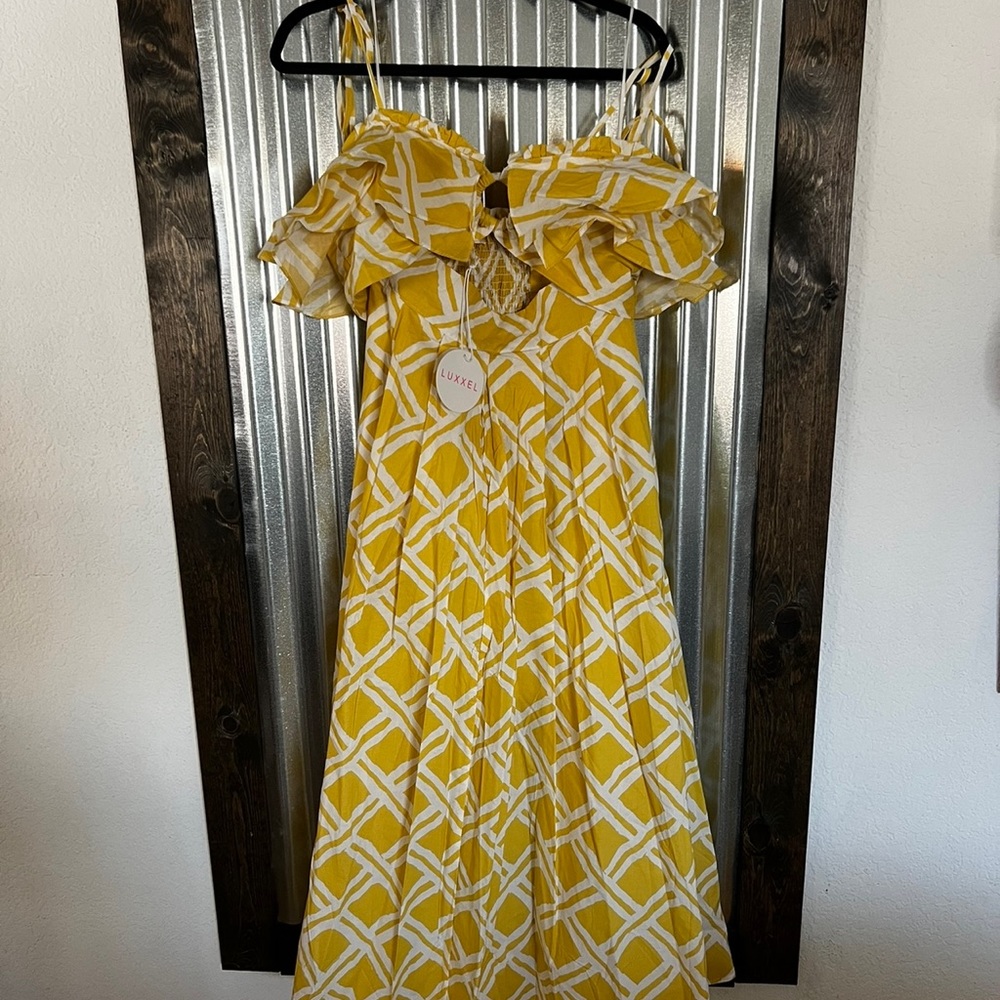 Beautiful two piece skirt set.